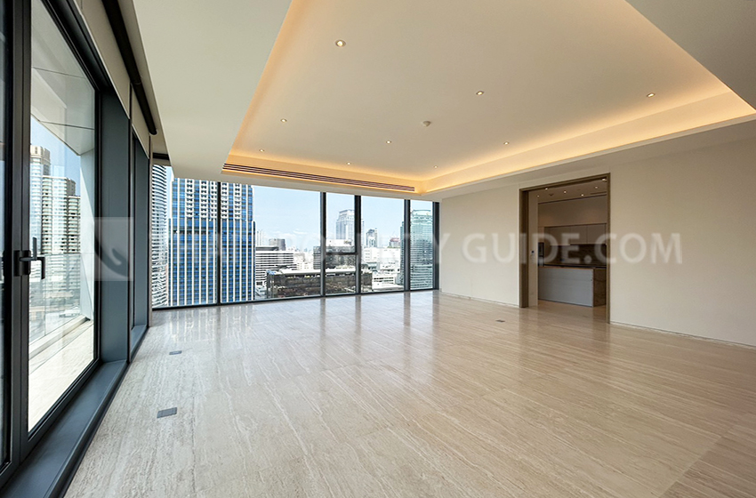 Condominium in Ploenchit