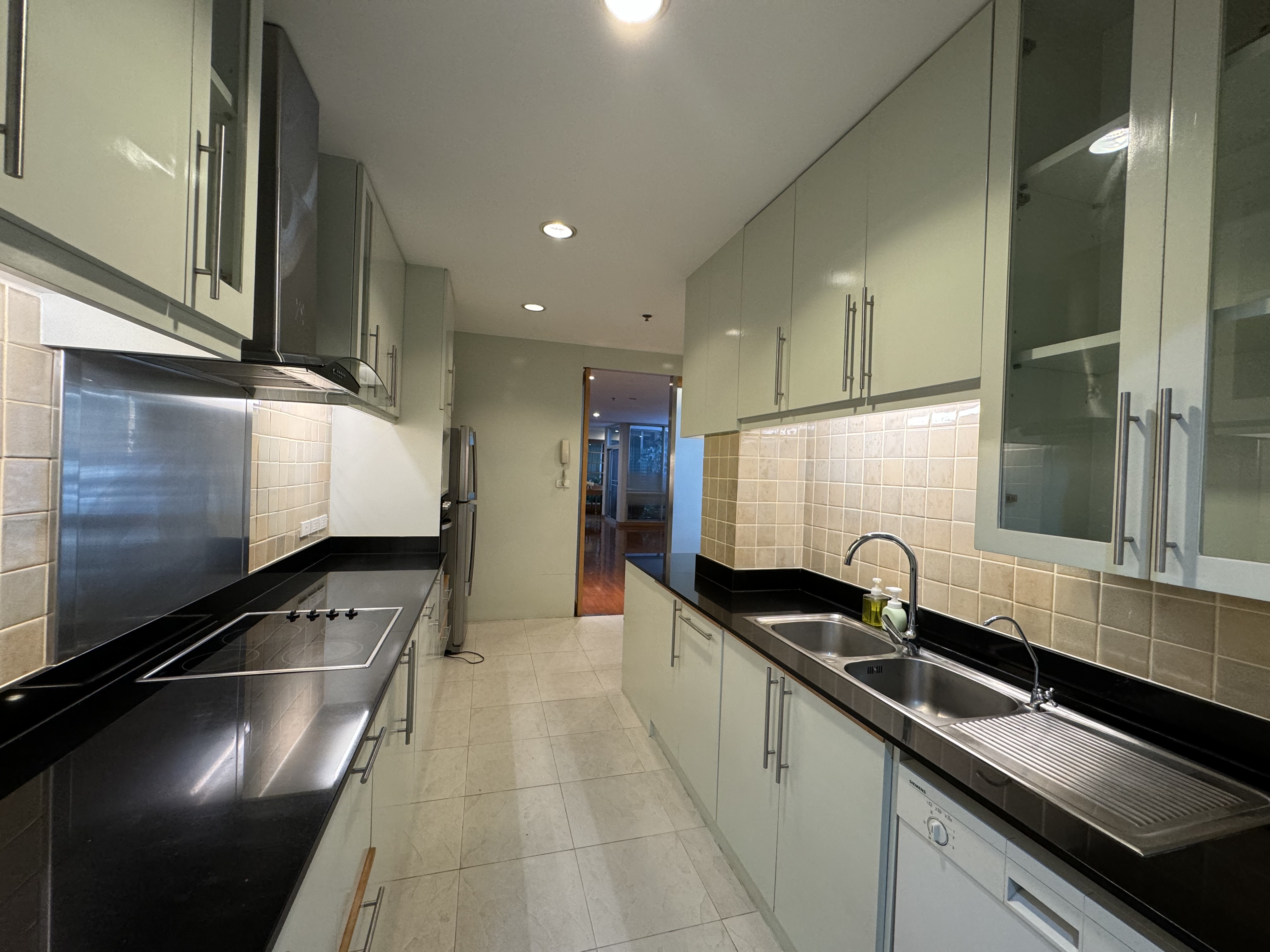 Condominium in Ploenchit 