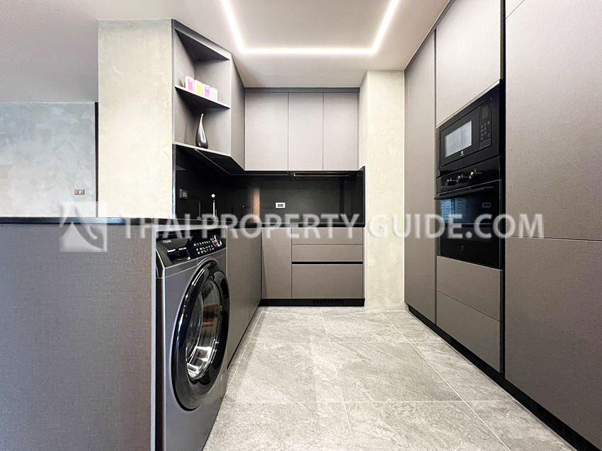 Condominium in Ploenchit 