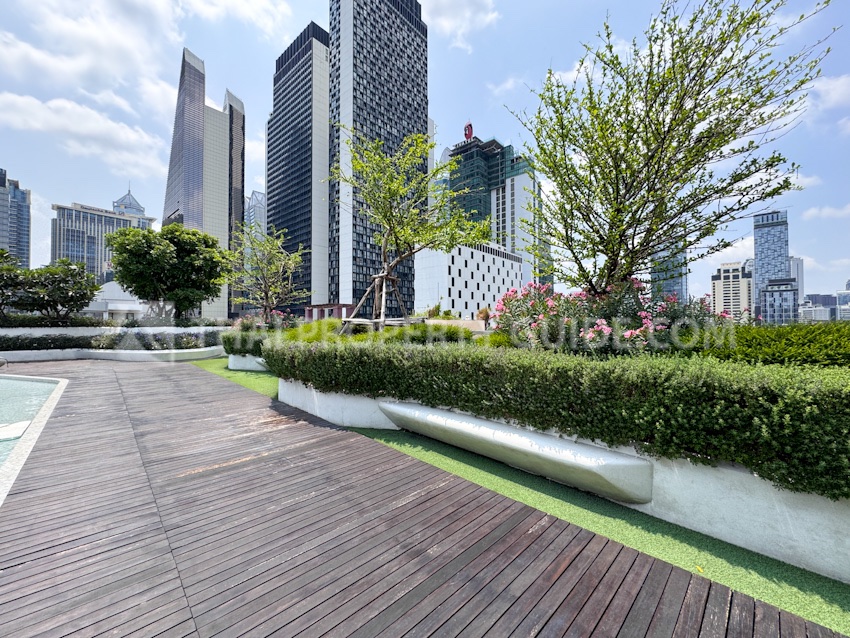 Condominium in Ploenchit 