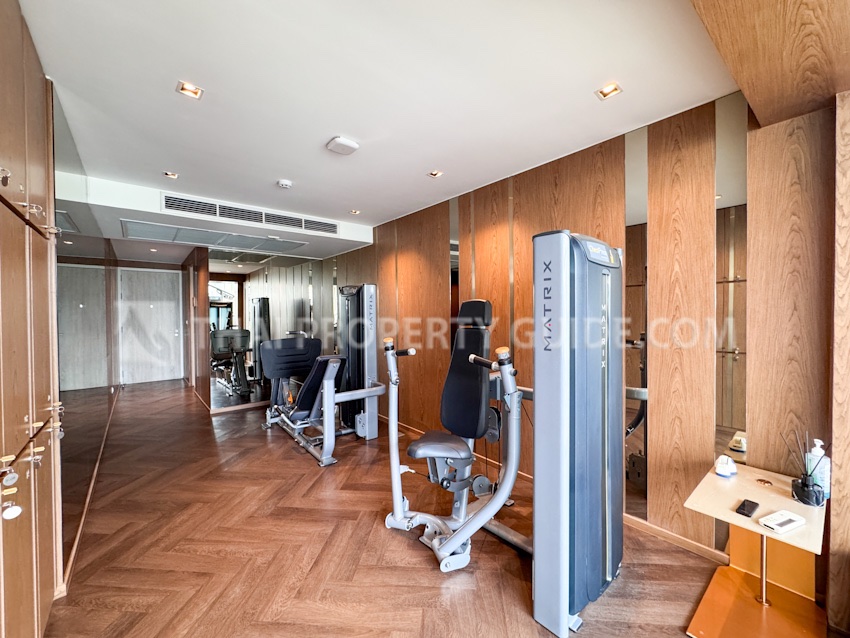 Condominium in Ploenchit 