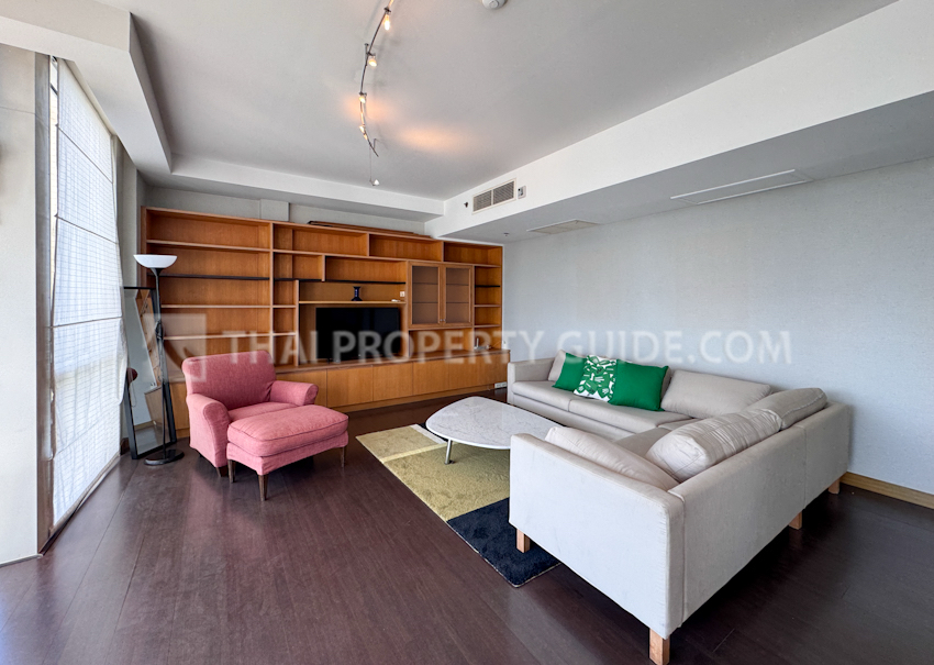 Condominium in Ploenchit