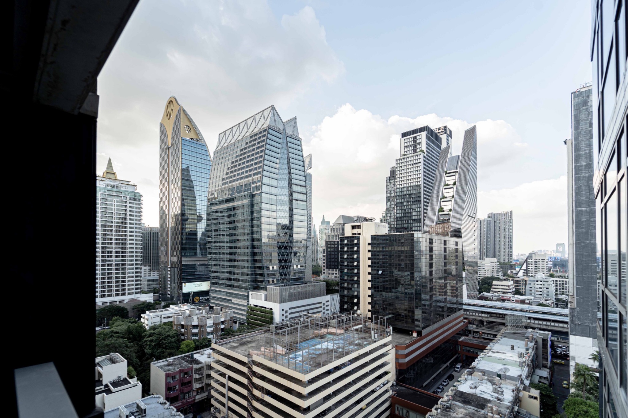 Condominium in Ploenchit : Athenee Residence 