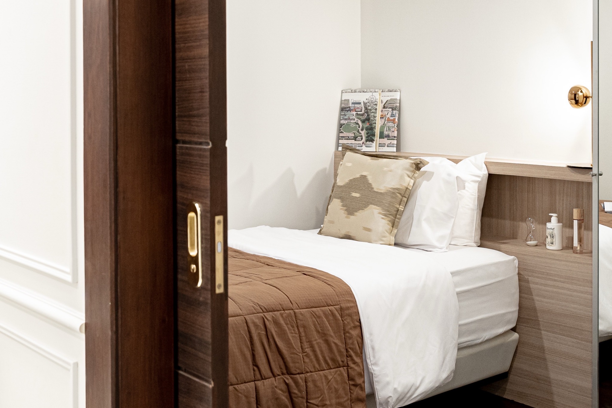 Condominium in Ploenchit : Athenee Residence 