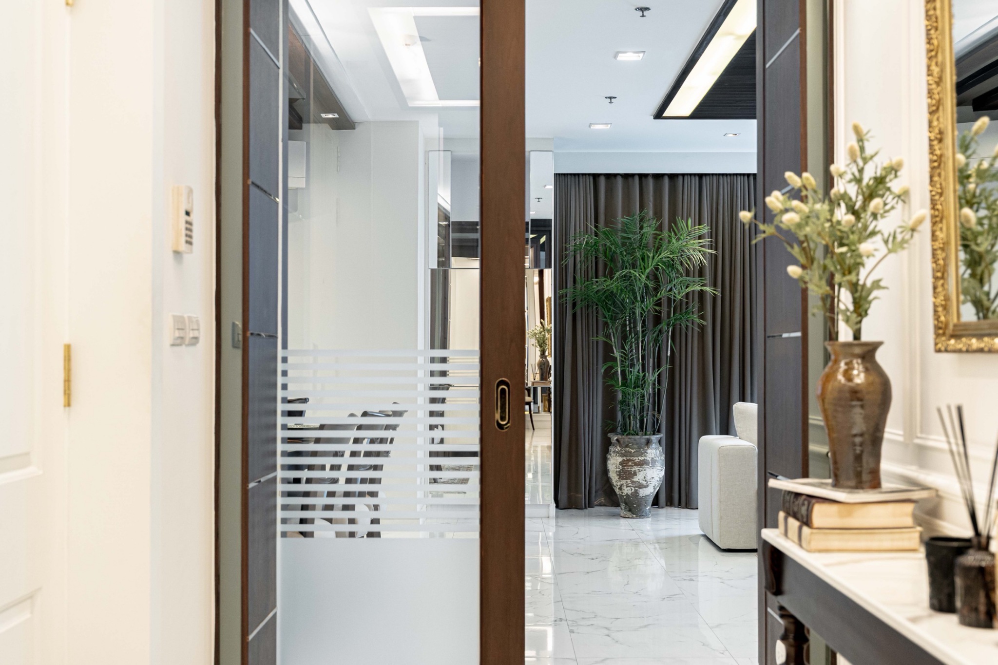 Condominium in Ploenchit : Athenee Residence 
