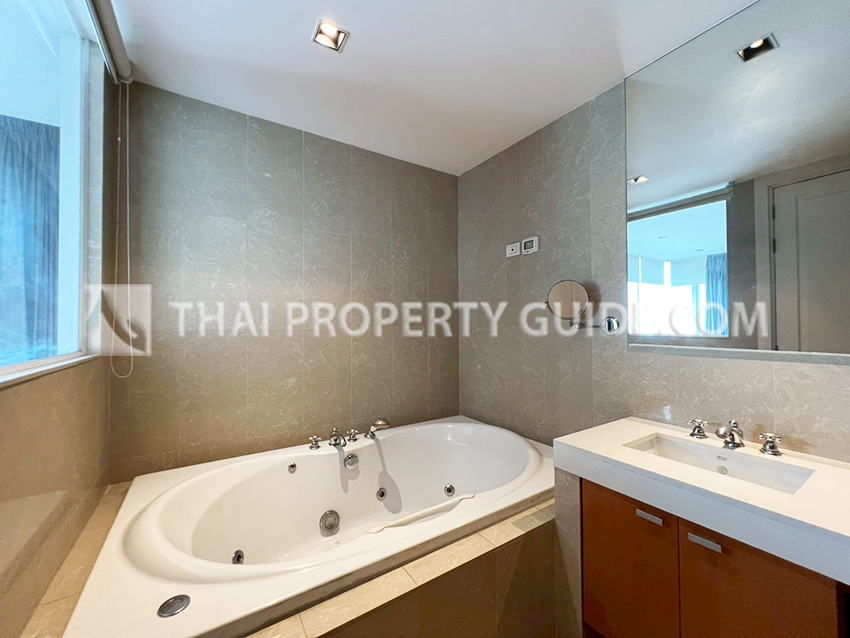 Condominium in Ploenchit : Athenee Residence 