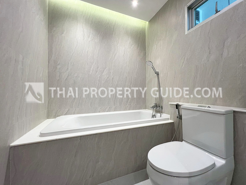 Condominium in Ploenchit 