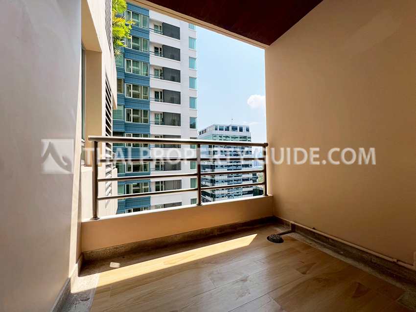 Condominium in Ploenchit 