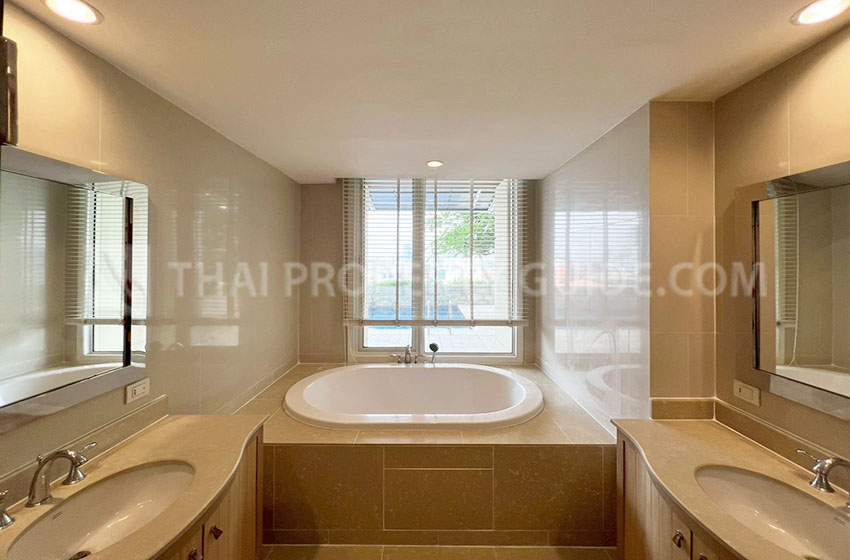 Condominium in Sathorn : The Empire Place Sathorn 