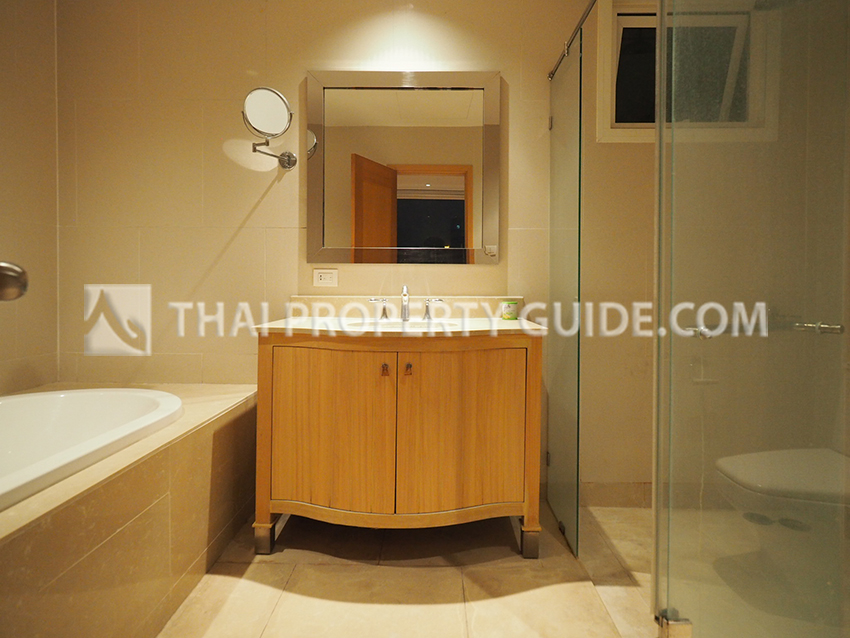 Condominium in Sathorn : The Empire Place Sathorn 