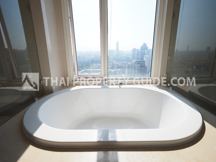Condominium in Sathorn : The Empire Place Sathorn 