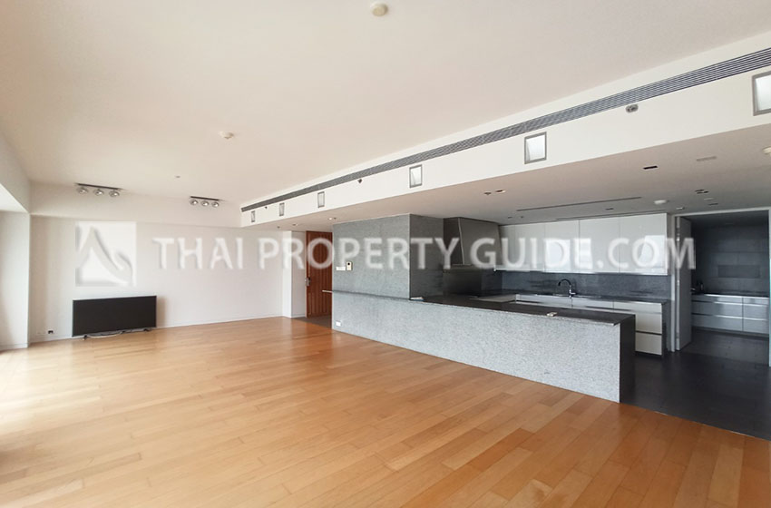 House with Shared Pool for rent in Bangnatrad