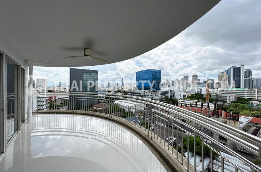 Condominium in Sathorn 