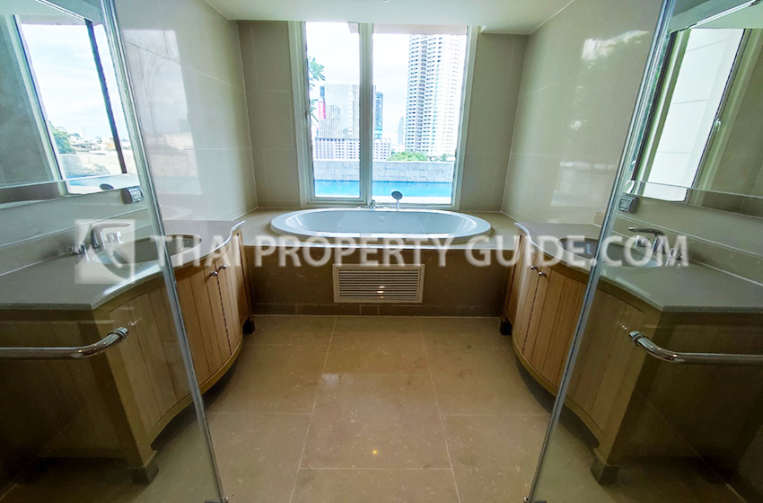 Condominium in Sathorn : The Empire Place Sathorn 