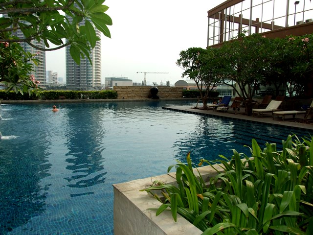 House with Shared Pool for rent in Bangnatrad