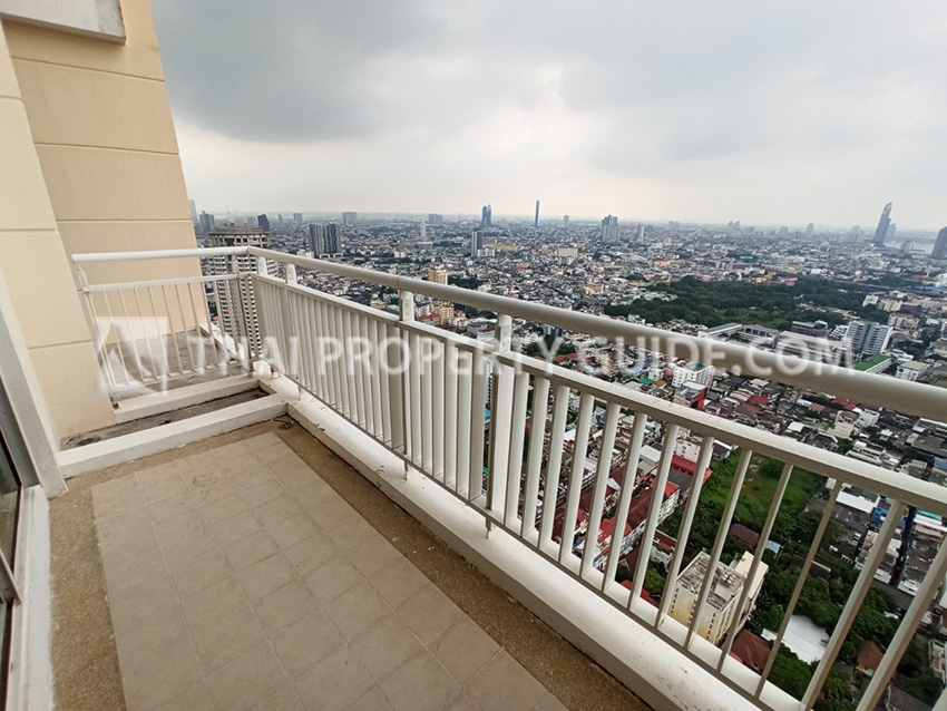 Condominium in Sathorn : The Empire Place Sathorn 