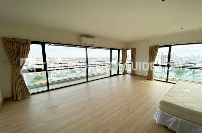 Condominium in Sathorn 