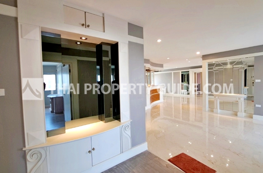 Condominium in Sathorn 