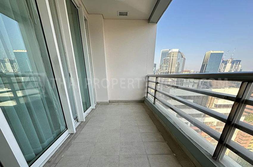 Condominium in Sathorn : The Royal Saladaeng 