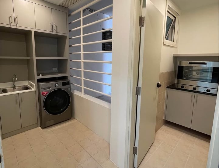 Condominium in Sathorn : The Empire Place Sathorn 