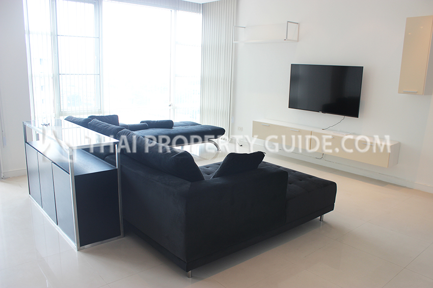 Condominium in Sukhumvit : FullerTon Condominium 