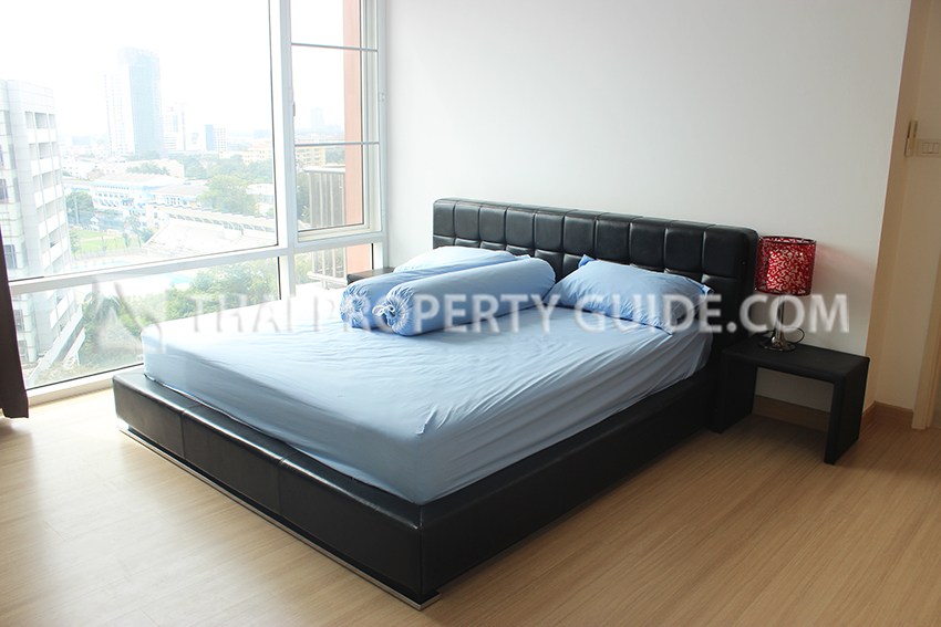 Condominium in Sukhumvit : FullerTon Condominium 