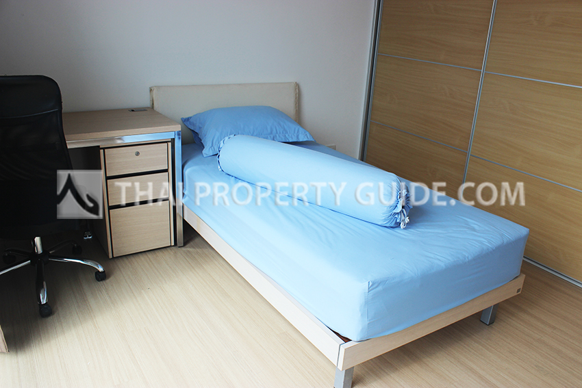 Condominium in Sukhumvit : FullerTon Condominium 