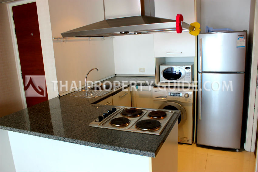 Condominium in Sukhumvit : FullerTon Condominium 
