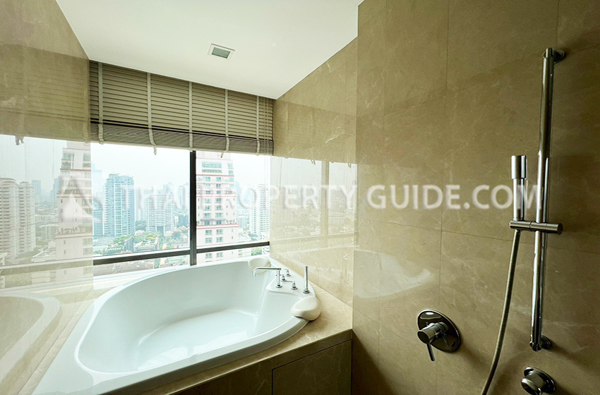 Condominium in Sukhumvit : Le Raffine 39 
