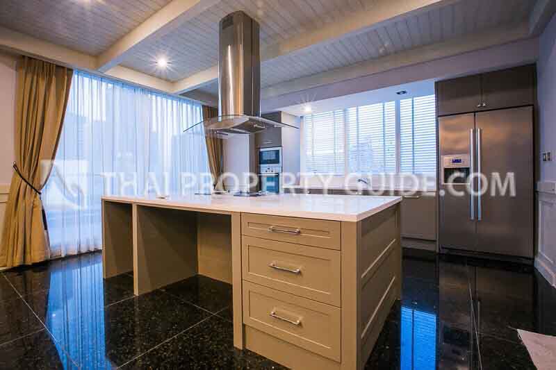 Condominium in Sukhumvit : Le Raffine 31 