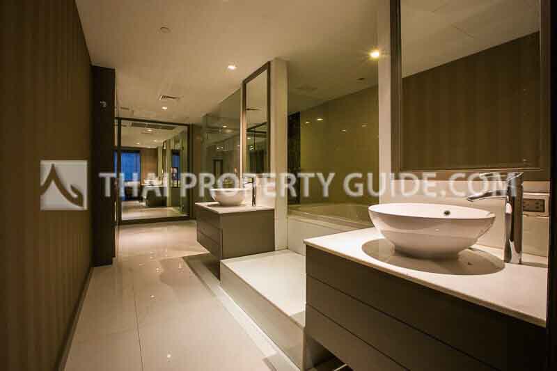 Condominium in Sukhumvit : Le Raffine 31 