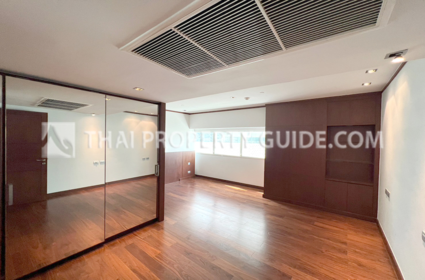 Condominium in Sukhumvit : Le Raffine 31 