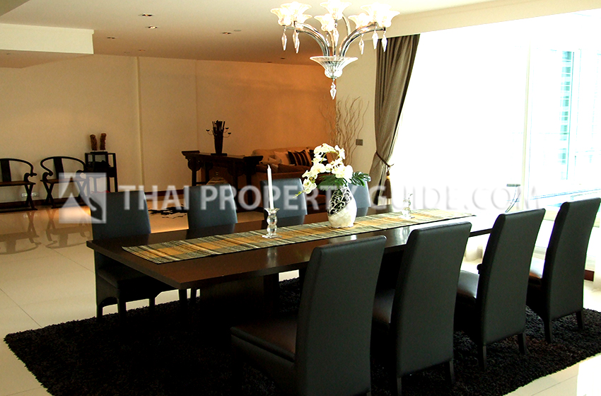 Condominium in Sukhumvit : Le Raffine 31 