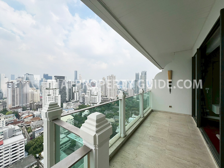 Condominium in Sukhumvit : Le Raffine 39 