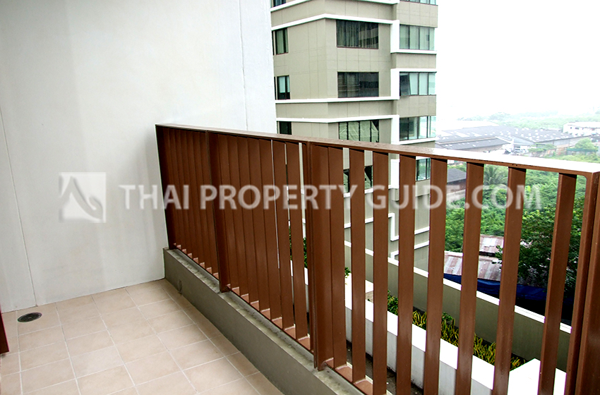 Condominium in Sukhumvit : The Emporio Place 