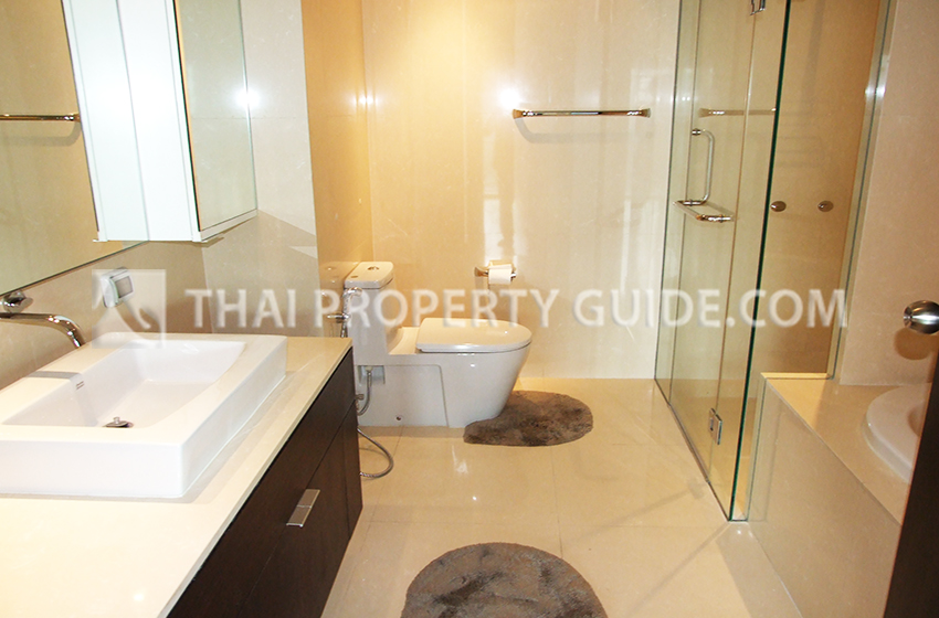 Condominium in Sukhumvit : The Madison Condominium 
