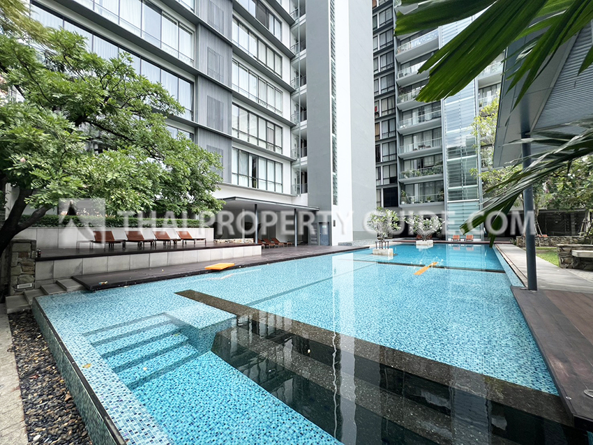 Condominium in Sukhumvit : Domus Condo Suk 16 