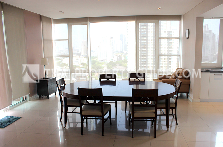 Condominium in Sukhumvit : FullerTon Condominium 