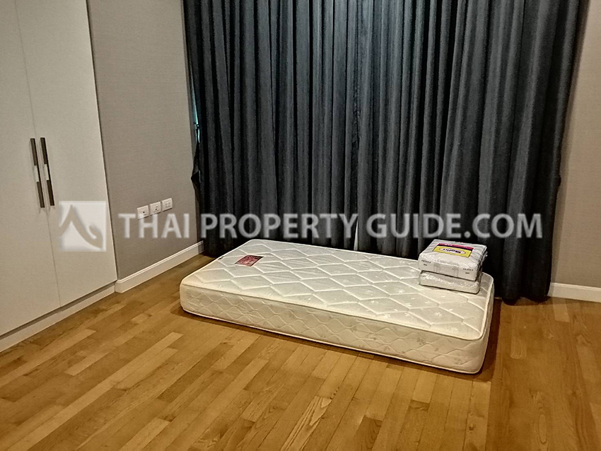 Condominium in Sukhumvit : The Madison Condominium 
