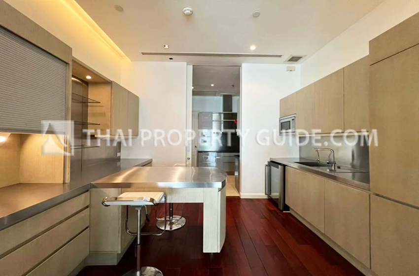 Condominium in Sukhumvit : Le Raffine 39 