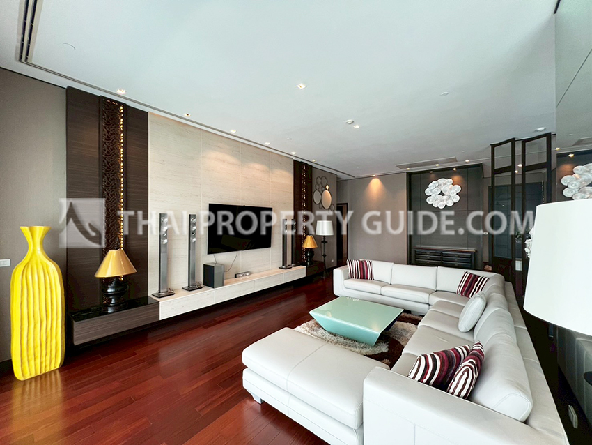 Condominium in Sukhumvit : Le Raffine 39 