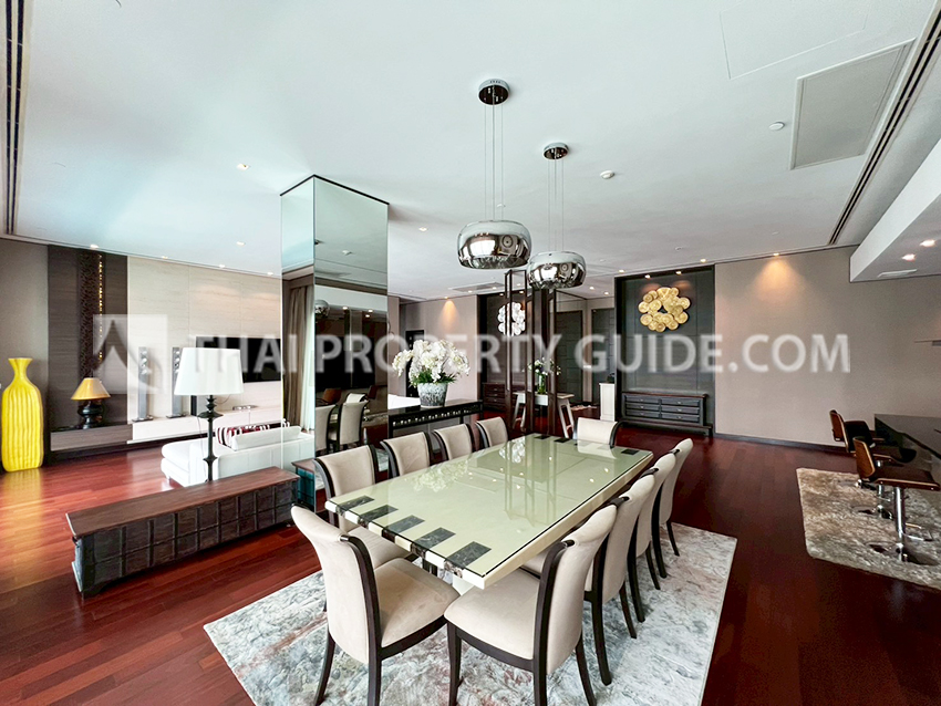 Condominium in Sukhumvit : Le Raffine 39 