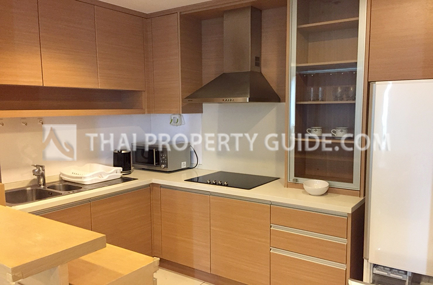 Condominium in Sukhumvit : The Emporio Place 