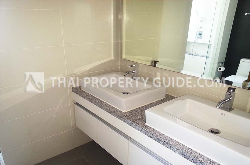 Condominium in Sukhumvit : Millennium Residence 