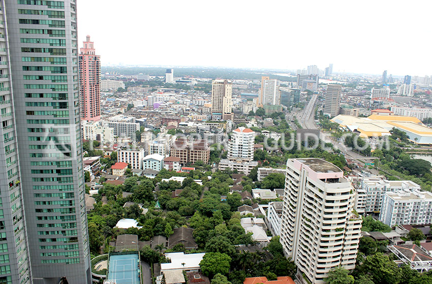 Condominium in Sukhumvit : Millennium Residence 