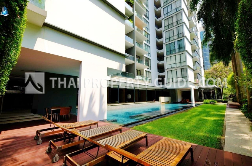 Condominium in Sukhumvit : Domus Condo Suk 16 