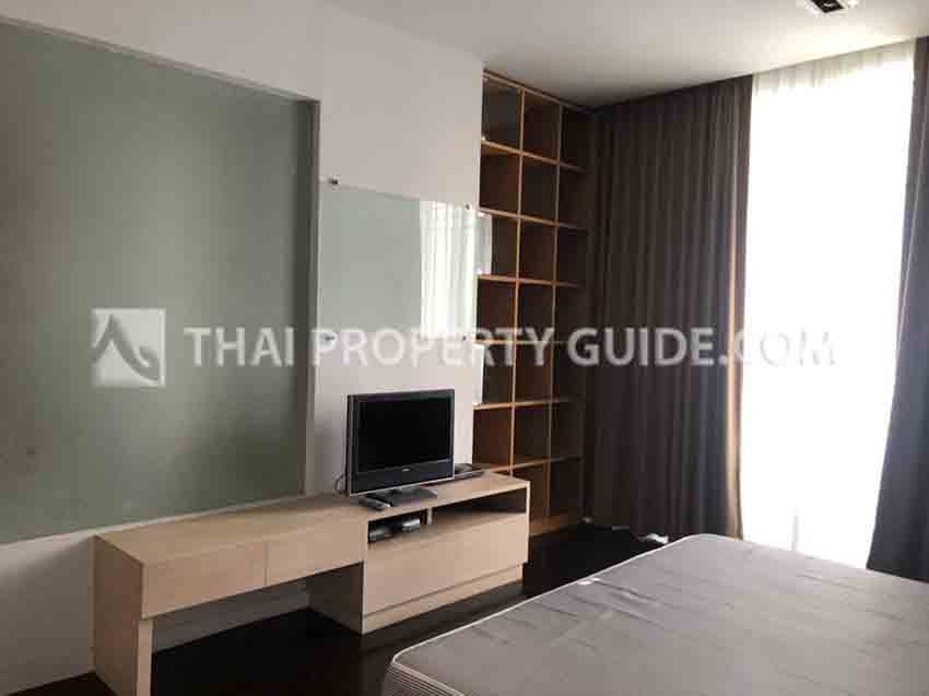 Condominium in Sukhumvit : Domus Condo Suk 16 