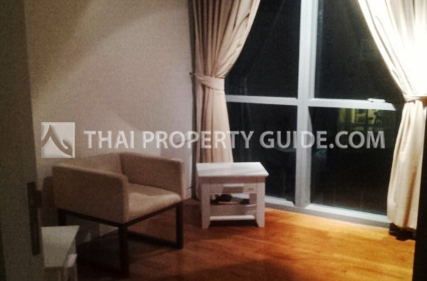 Condominium in Sukhumvit : Domus Condo Suk 16 