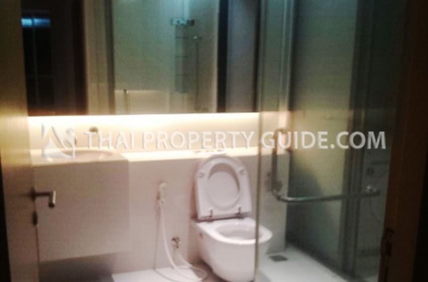 Condominium in Sukhumvit : Domus Condo Suk 16 