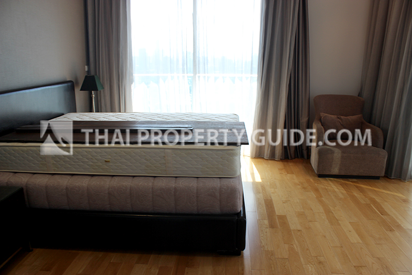 Condominium in Sukhumvit : Millennium Residence 